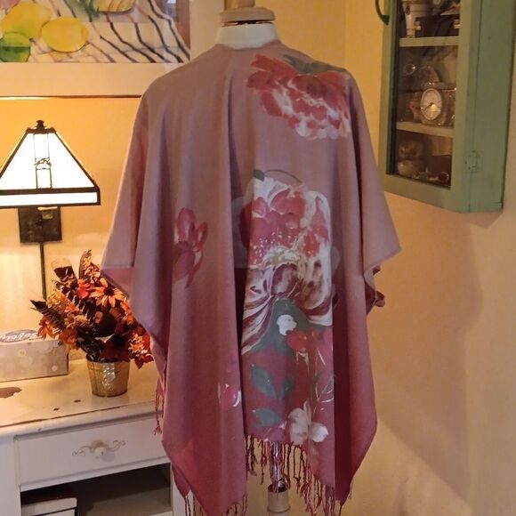 NEW Chico's  Floral Wrap - Picture 5 of 11